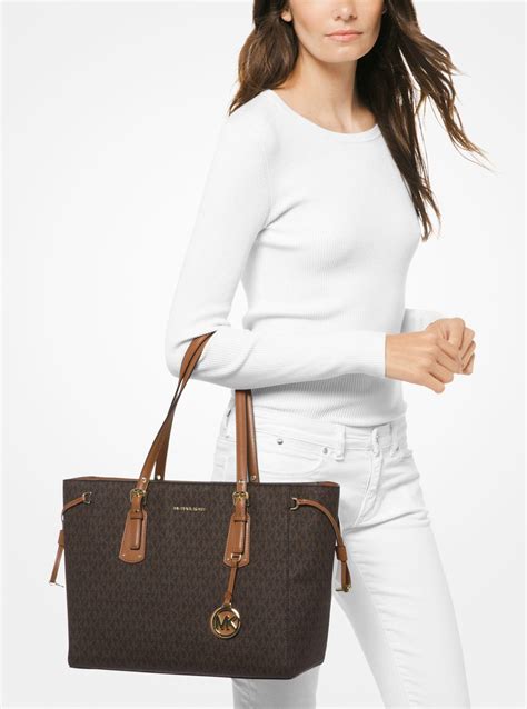 michael kors voyager medium logo tote|Michael Kors Tote with zipper.